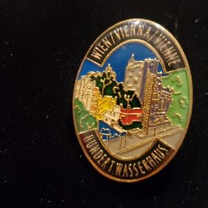 Lapel pin hunderwasserhaus